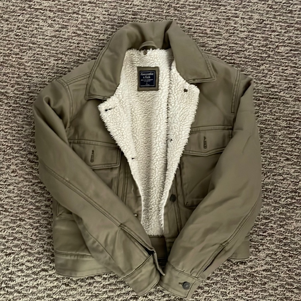 Cropped trucker jacket